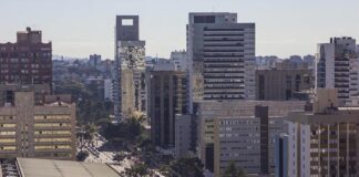 Curitiba acata decreto estadual e mantém quase tudo fechado aos domingos; saiba o que muda
