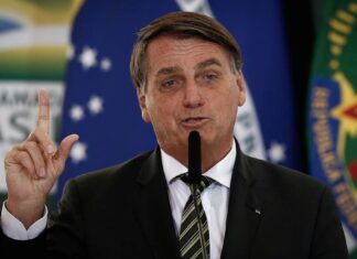 Bolsonaro diz que, se comprar vacina da Pfizer, vai mostrar à população todas as cláusulas do contrato