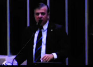 A CAMARA DE DEPUTADOS NÃO É PARA AMADORES
