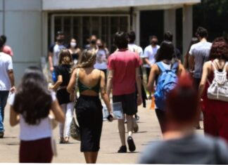 Mesmo com abstenção recorde, MEC mantém regra que retira isenção do Enem de ausentes.