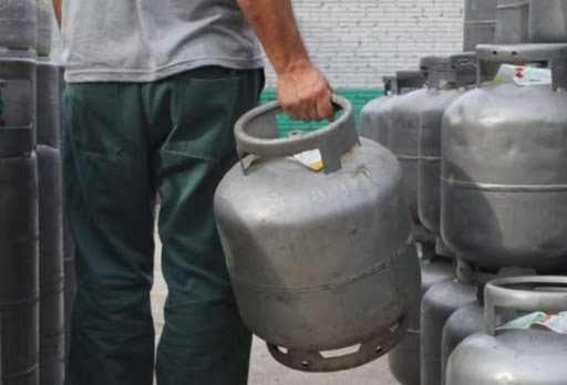 Ladroes-furtam-dois-botijoes-de-gas-de-deposito-00532589-0-202105260817