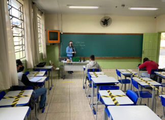 Mais escolas voltam às aulas presenciais com segurança no Paraná.