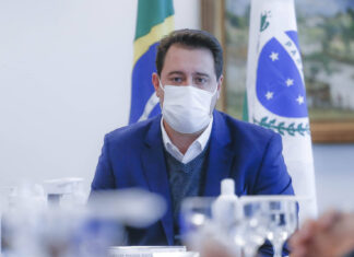 Novo decreto passa toque de recolher para 20 horas e muda horários do comércio, a partir de sexta-feira.