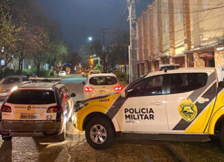 Às vésperas do decreto, fiscalização encontra 120 idosos em barracão de bingo, em Curitiba