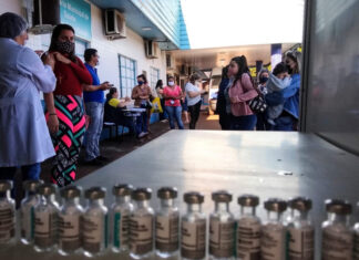 Municípios do Paraná vacinam contra a Covid-19 durante todo o feriado prolongado.