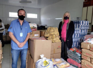 Famílias de Ponta Grossa recebem alimentos arrecadados com distribuição de mudas nativas