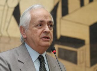 Ex-prefeito Pedro Wosgrau Filho é transferido para UTI com COVID-19.