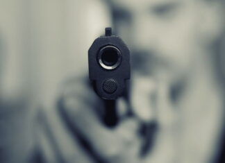 Homens armados sequestram pessoas na saída de restaurante em Apucarana