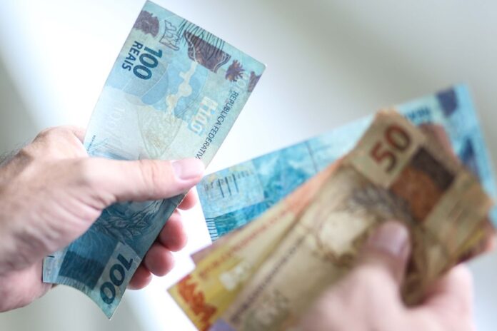 dinheiro-economia-salario-minimo-aen