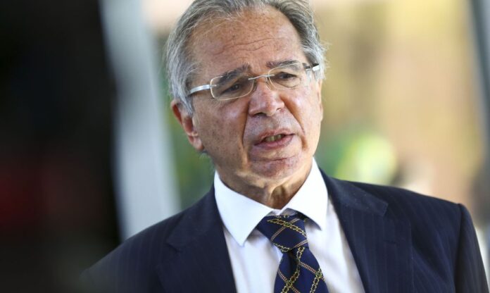 O ministro da Economia, Paulo Guedes, durante entrevista coletiva.