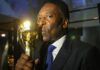 Pelé tem instabilidade respiratória e é transferido para UTI