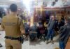 Noite do feriado é marcada por aglomerações em bares da Capital