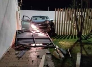 Motorista embriagado atinge base da PM de Jandaia do Sul