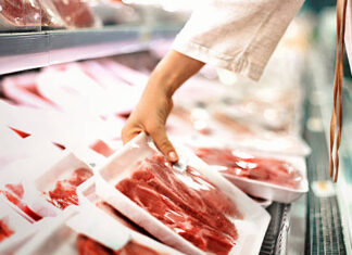 Mulheres são detidas furtando carne em supermercado