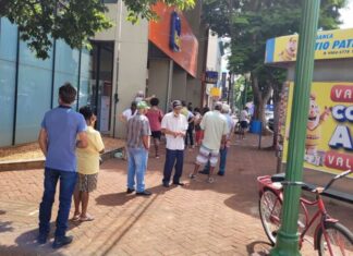 1º dia útil do ano em Apucarana tem movimento em agências