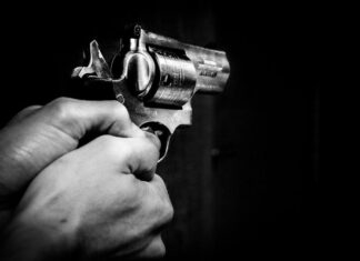 Bandidos armados invadem casa em Marilândia e levam S10