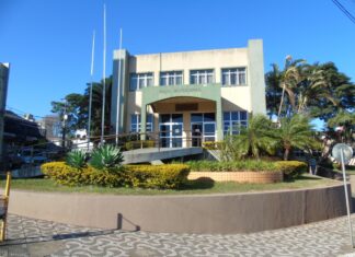 Governança de Jandaia do Sul faz a cerimônia de repasse de verbas e de Veículos principalmente para a área da saúde disponibilizados pelo Governador Ratinho Júnior e o Secretário de estado de Saúde Beto Preto