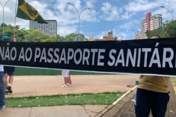 manifestantes-protestam-na-praca-da-paz-contra-o-passaporte-de-vacinacao-61f6cc0871cc6