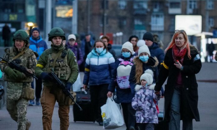 2022-03-07t233550z_1_lynxmpei2617h_rtroptp_4_ukraine-crisis-evacuation-kyiv