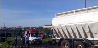 Ciclista morre após se desequilibrar, cair e ser atropelada por caminhão, em Jandaia do Sul
