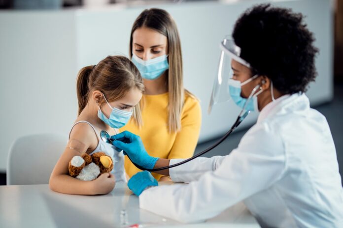 african-american-pediatrician-examining-small-girl-with-a-stethoscope-during-coronavirus-pandemic-1536x1024
