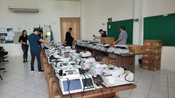 Forum-Eleitoral-de-Apucarana-preparou-339-urnas-pa-00687755-0-202209281624-ScaleDownProportional