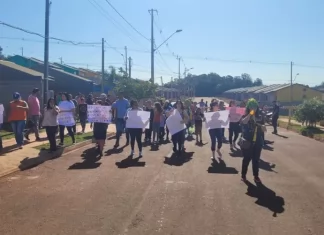 Após protesto, construtora fala sobre entrega de casas de residencial