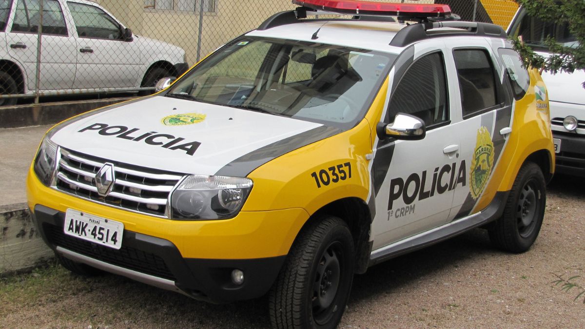 Policiais são presos ao serem pegos no flagra com mulher em prédio da PM