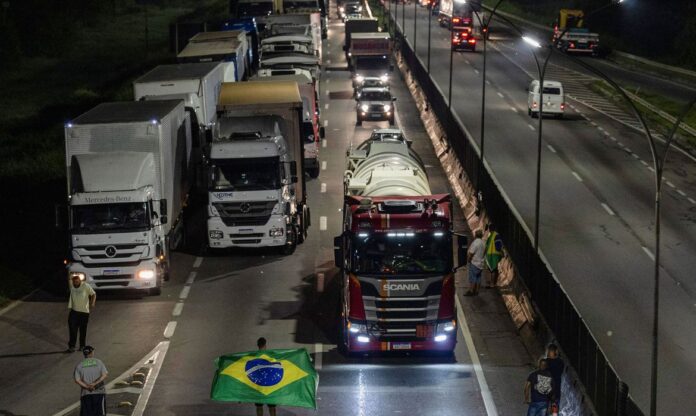 2022-10-31t224607z_1416775011_rc2icx9a1nbq_rtrmadp_3_brazil-election-protests