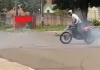 Motociclista faz manobras perigosas em Cambira e vídeo viraliza