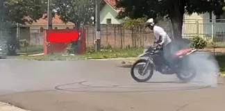 Motociclista faz manobras perigosas em Cambira e vídeo viraliza