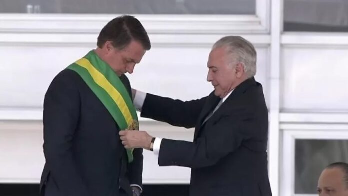 michel-temer-faixa-bolsonaro-880x495