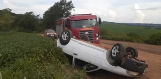 Motorista embriagado é preso após capotar carro em Cambira