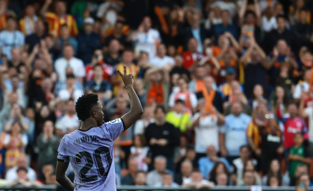 Lula pede providências contra racismo sofrido por Vini Junior