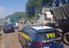 Engavetamento entre caminhões e carros interdita BR-376 em Ponta Grossa