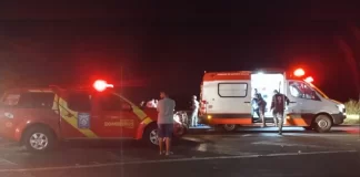 Garupa de moto morre atropelado por ônibus em Cambira