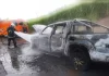 Caminhonete pega fogo e fica destruída entre Jandaia e Marumbi