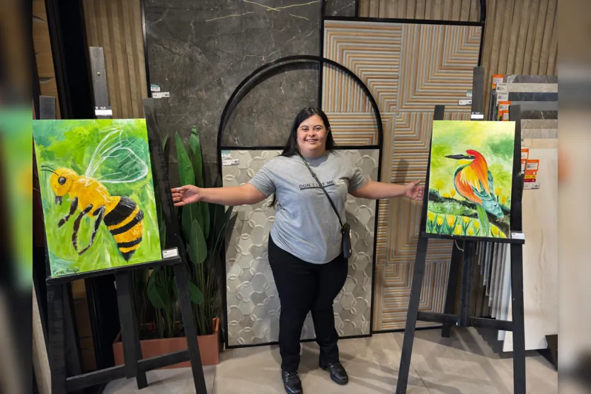 Alunos da Associação Download expõe trabalhos artísticos em Apucarana