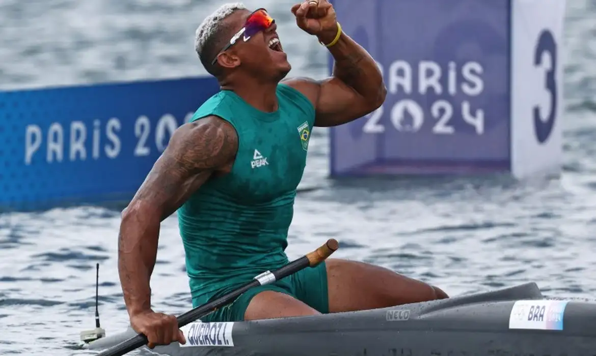 OLIMPIADAS – Isaquias Queiroz é prata na canoagem