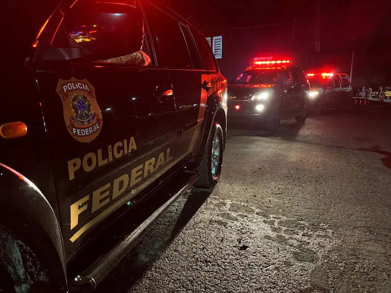 Caminhão circulando fora do horário permitido no Paraná levava toneladas de maconha