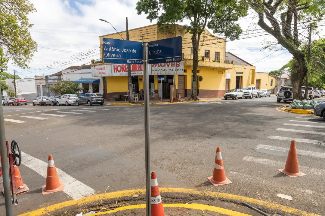 “Cruzamento crítico” da Avenida Curitiba recebe semáforo em Apucarana