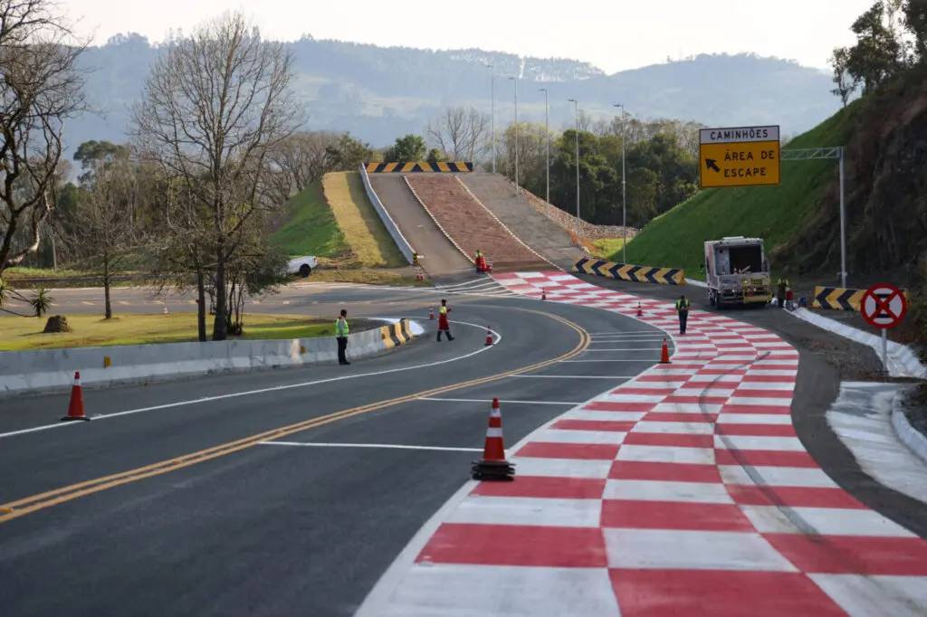 Trecho de rodovia do Paraná que já registrou vários acidentes ganha área de escape