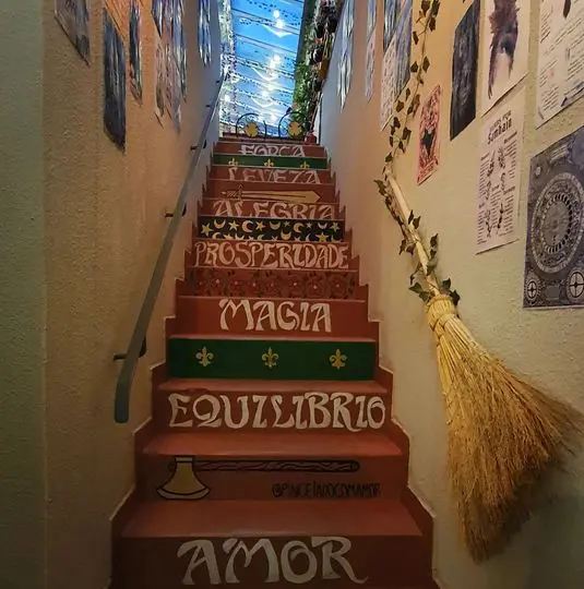 Café instagramável de Curitiba anuncia que vai fechar e vender tudo, de bebidas a móveis por a partir de R$ 1