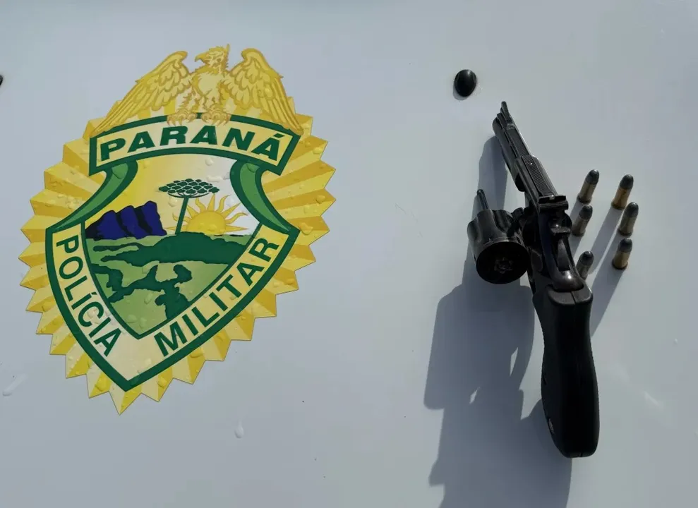 Motorista de caminhonete Triton com arma de fogo é preso em Cambira