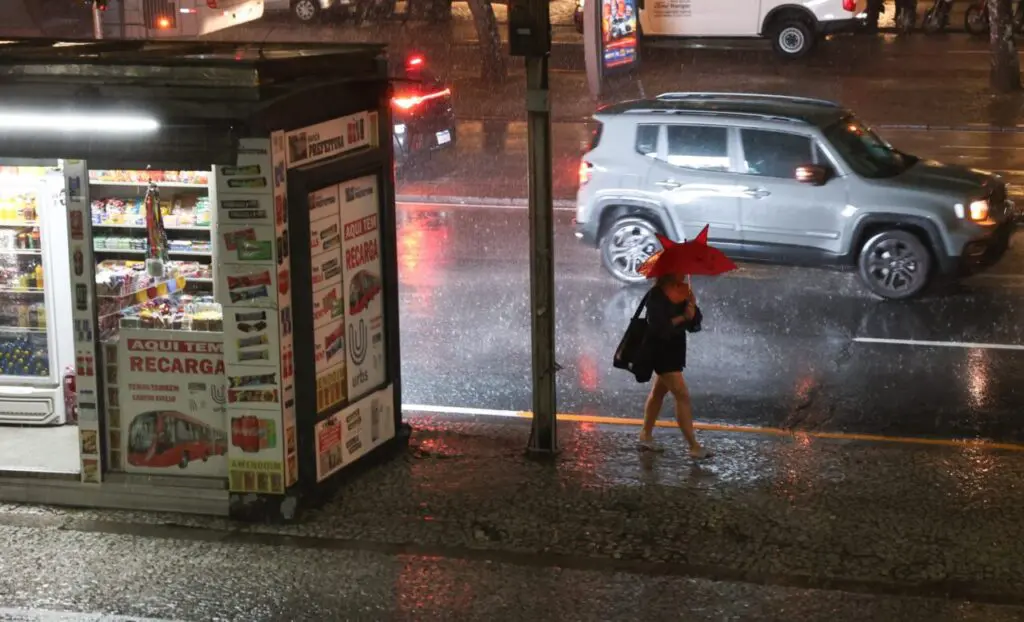 Previsão para Curitiba é de mais frio e chuva para esta sexta-feira