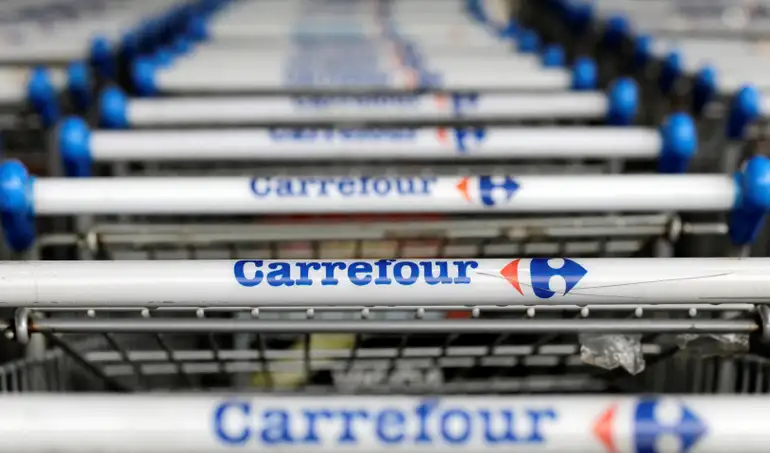 Justiça torna Carrefour réu por vazamento de óleo diesel em Santos