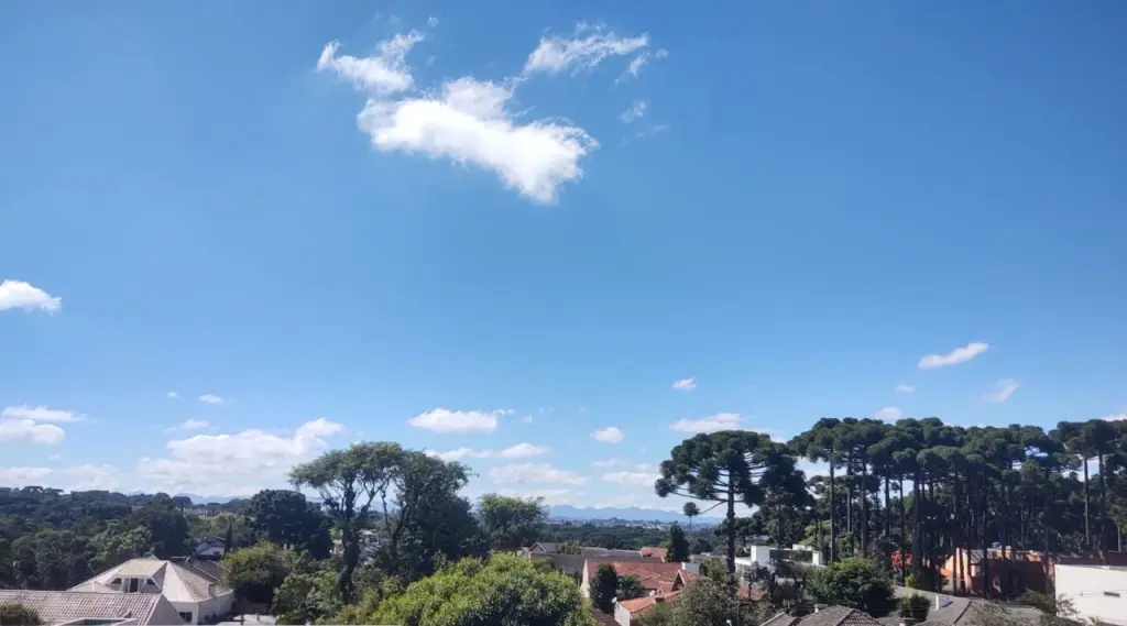 Curitiba terá fim de semana de sol e ‘calorzinho’ durante o dia, mas com noites frias