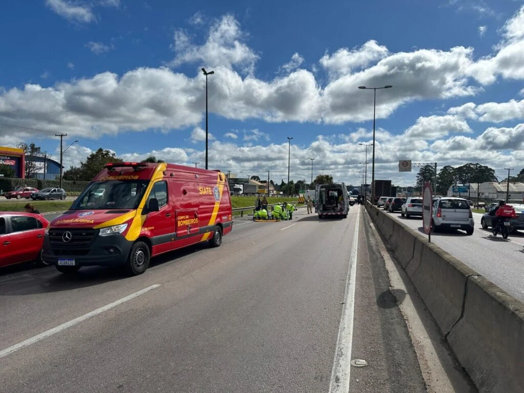 Grave acidente na BR-116 mobiliza resgate aéreo e deixa dois feridos na Grande Curitiba