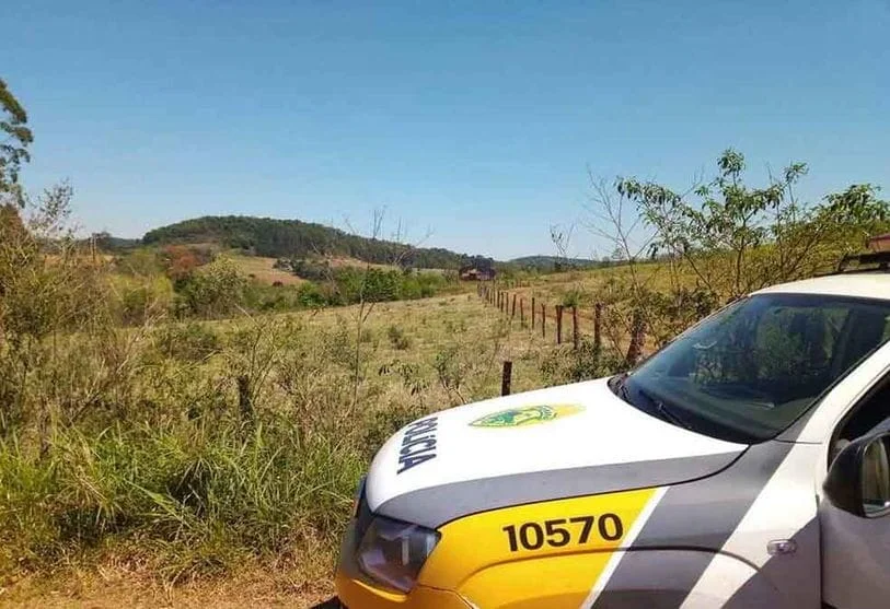 Gol furtado em Faxinal é encontrado abandonado na zona rural