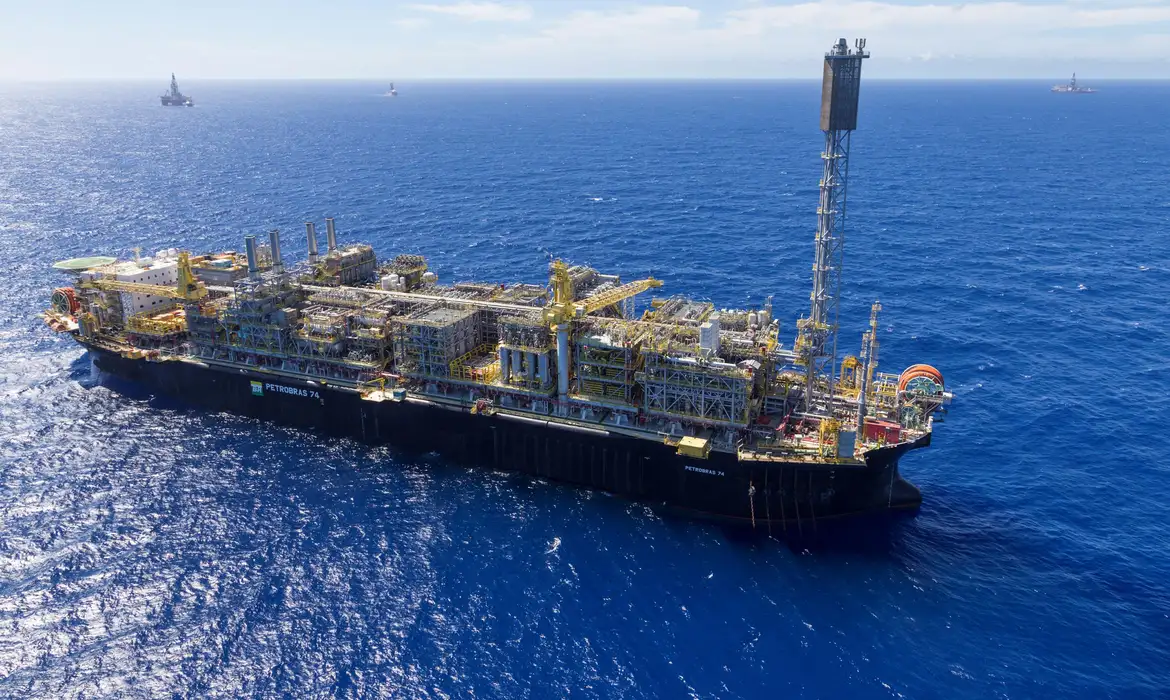 Petrobras libera início da construção de quatro navios